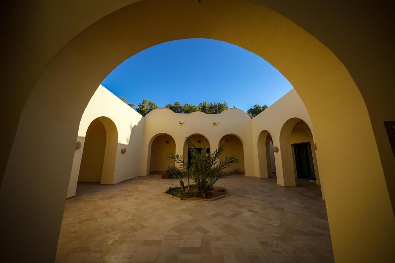 Hotel Pansy Qasr Ghilan Exterior photo